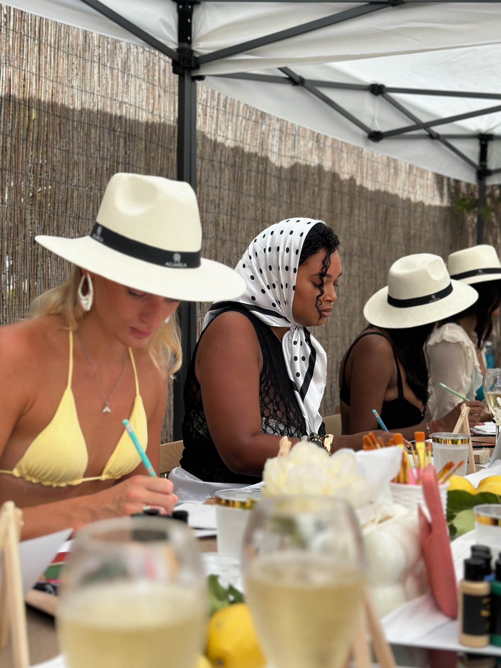 Watercolor painting activity during the Acuarela Brand brunch in Alicante.
